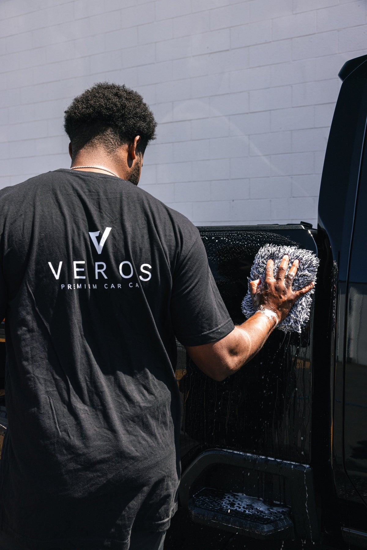 Washing a truck with the Premium Wash Pad